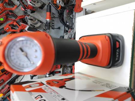 Компресор акумуляторний YATO Li-Ion 18 В 1 МПа 14 л/хв (БЕЗ АКУМУЛЯТОРА) Артикул: YT-82895