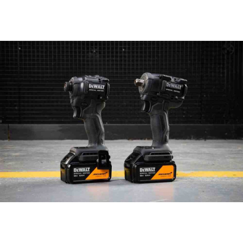 Набір з двох інструментів акумуляторних безщіткових McLaren F1 TEAM SPECIAL EDITION DeWALT DCK2224MP2T