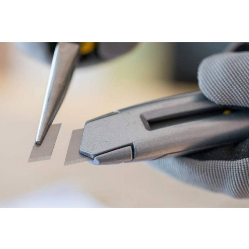 Ніж Iterlock довжиною 165 мм з лезом шириною 18 мм з сегментами, що відламуються STANLEY 0-10-018