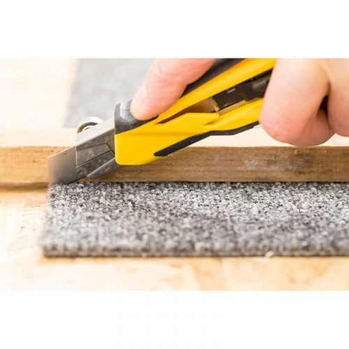 Ніж з фіксованим висувним лезом STANLEY STHT10270-0 шириною 18 мм.