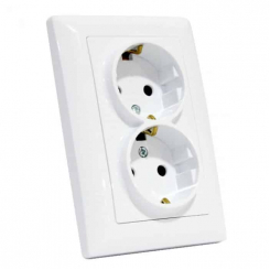 Розетка подвійна з заземленням біла TINA