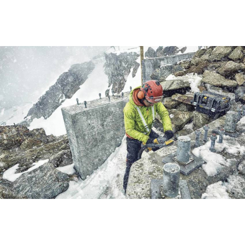 Шлифмашина угловая - болгарка аккумуляторная бесщеточная DeWALT DCG418NT